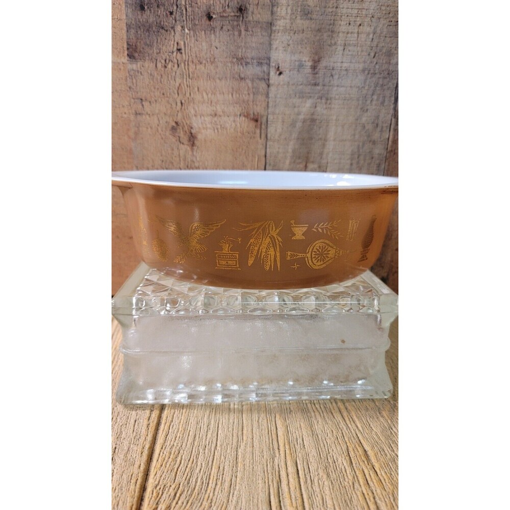 Vintage Pyrex 043 1-1/2 Qt Casserole Dish Brown Gold Americana with no lid